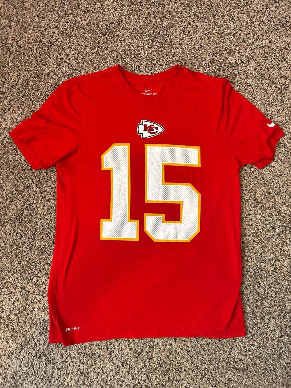 Nike Kansas City Chiefs Patrick Mahomes 15 T-Shirt Size M Red